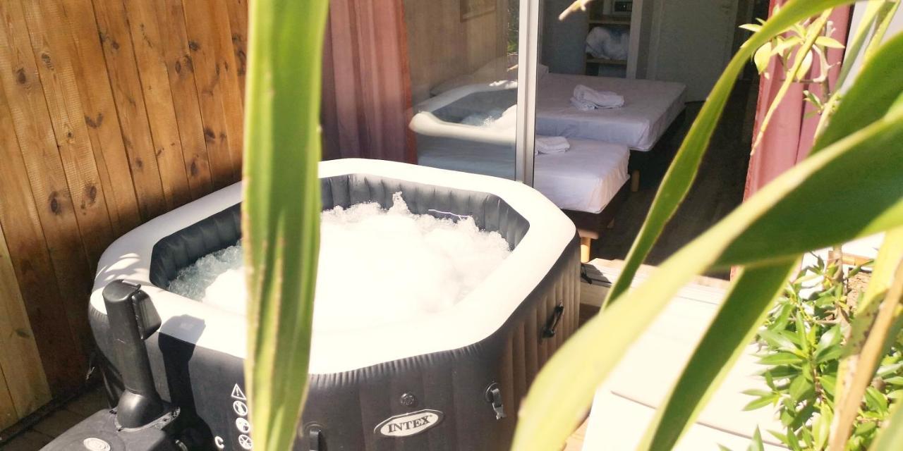 Hotel Sable Et Soleil - Port, Plage Et Jacuzzi Prive Фрежюс Экстерьер фото