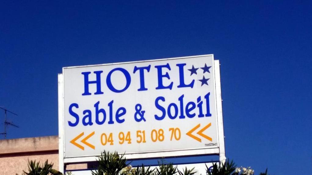 Hotel Sable Et Soleil - Port, Plage Et Jacuzzi Prive Фрежюс Экстерьер фото