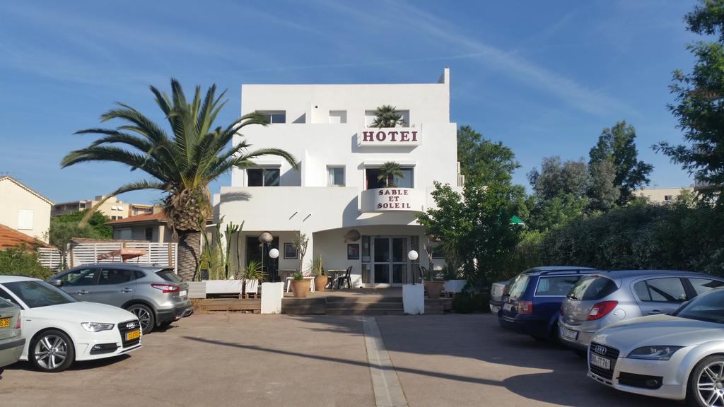 Hotel Sable Et Soleil - Port, Plage Et Jacuzzi Prive Фрежюс Экстерьер фото