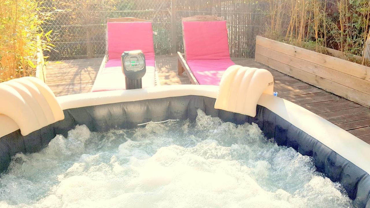 Hotel Sable Et Soleil - Port, Plage Et Jacuzzi Prive Фрежюс Экстерьер фото